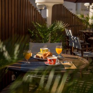 Bienvenue à l'Hotel Acacias Suites & Spa
