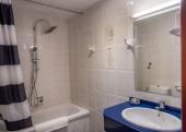 Chambre single triple